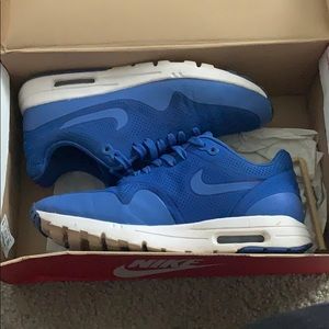 Lightly worn air max Moire. Limited select